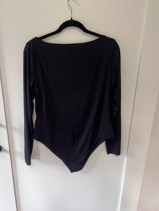 H&M Tops - H&M BOAT-NECK BODYSUIT